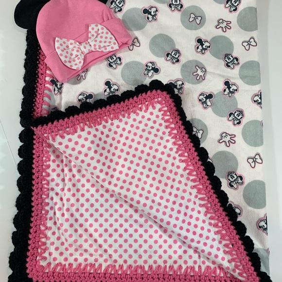 Minnie Mouse Double-sided Minky Crochet Baby Blanket Gift Set - Picture 2 of 7